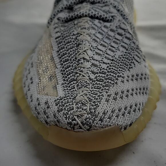 ADIDAS YEEZYS BOOST V2 NON- REFLECTIVE MENS 8 LADIES 9 COLOR GREY/WHITE VGUC - Picture 5 of 16